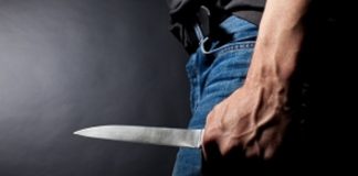 Femeie de 36 de ani, înjunghiată de socru după ce ar fi intervenit într-un conflict de familie. Victima a ajuns la spital