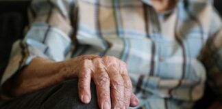 România riscă să ajungă la „junk” în octombrie. Pensiile și salariile, în pericol din cauza ratingului de țară