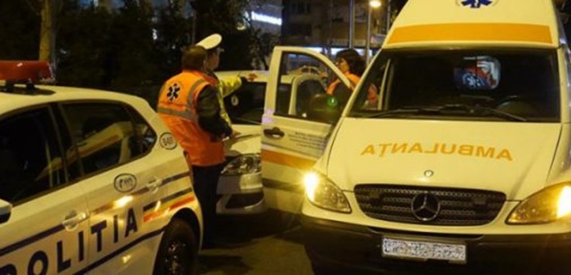masina-politiei-si-ambulanta-noaptea-1