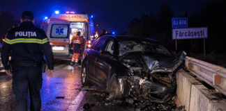 Tragedie pe șosea. Un tânăr de 20 de ani a murit după ce mașina pe care o conducea a lovit un parapet