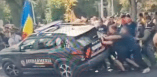 Violențe extreme la protestul ciobanilor din Capitală. Jandarmii, atacați cu pietre și garduri metalice. Au fost folosite gaze lacrimogene/ VIDEO