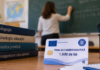Guvernul a prelungit perioada de acordare a primei de carieră didactică. Până când pot primi profesorii banii pe carduri