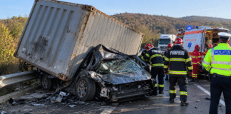 Accident grav în Argeș. Un container a căzut de pe o remorcă peste o mașină. Patru persoane rănite